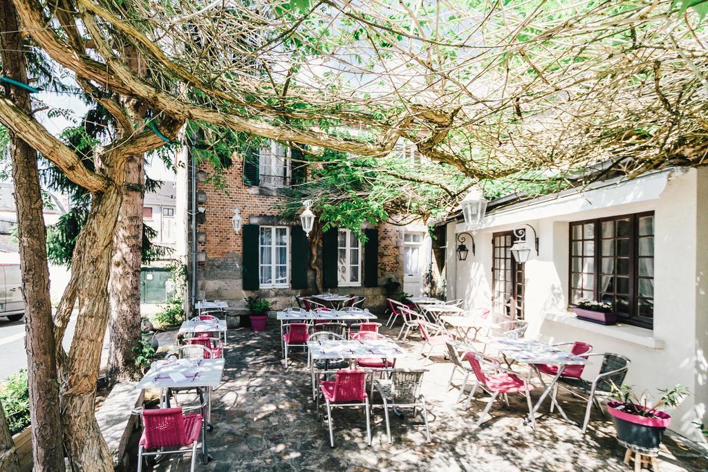 Hotel Le Central Boussac  Bagian luar foto